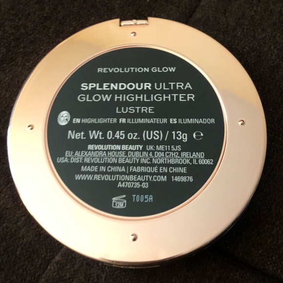 Revolution Glow Lustre 🖤 - Picture 2 of 9